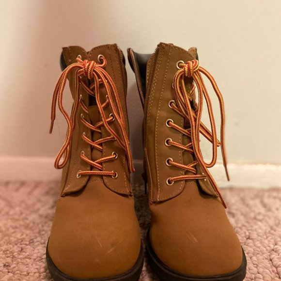 Women’s Suede Lace Up Heel Boot - Picture 4 of 6